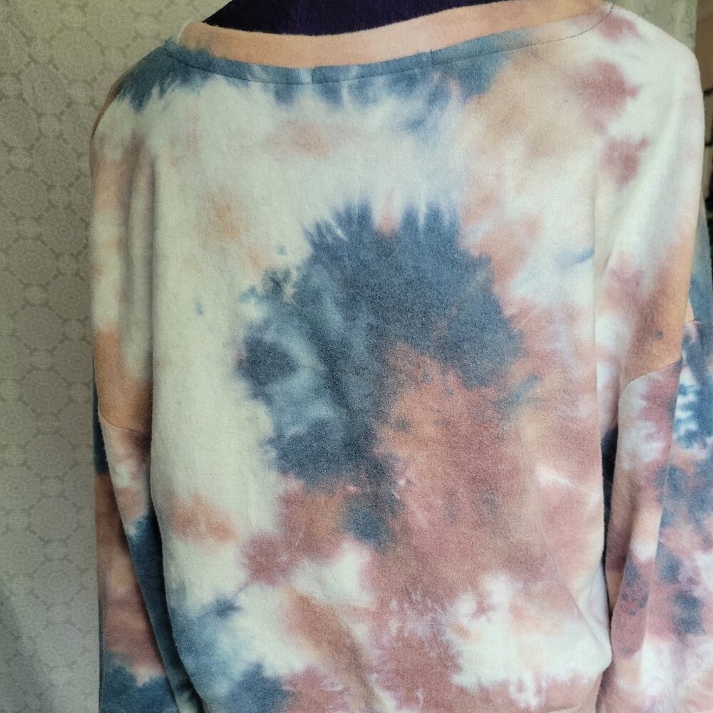 Hippie Rose NWT Crop Sweater Size Medium